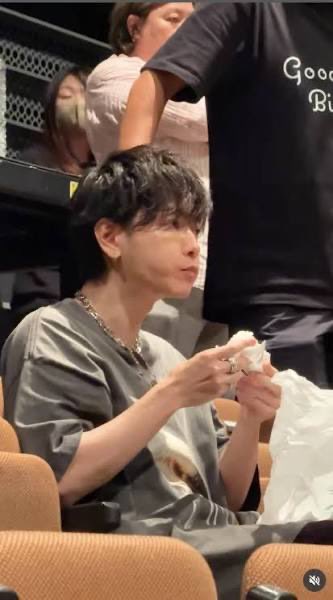 takerutendo0321's tweet image. こんなに可愛くおにぎり食べられる人今まで出会ったことない🍙

 #佐藤健  #佐藤健TikTok  #さとうたける