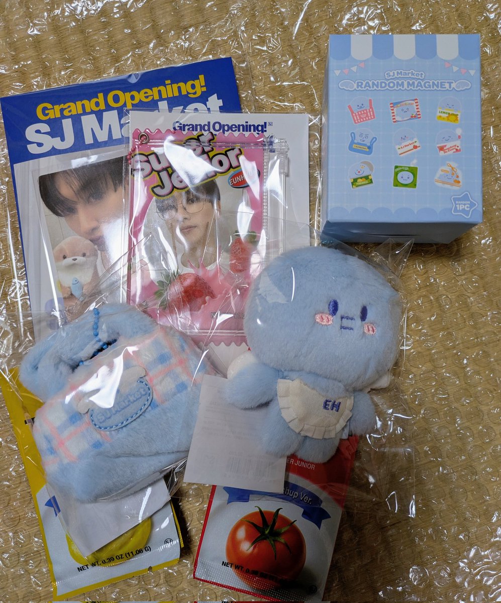 SJMARKET届きました💙 特典トレカはヒョクちゃん🐰❤️嬉しい👍 1つ
