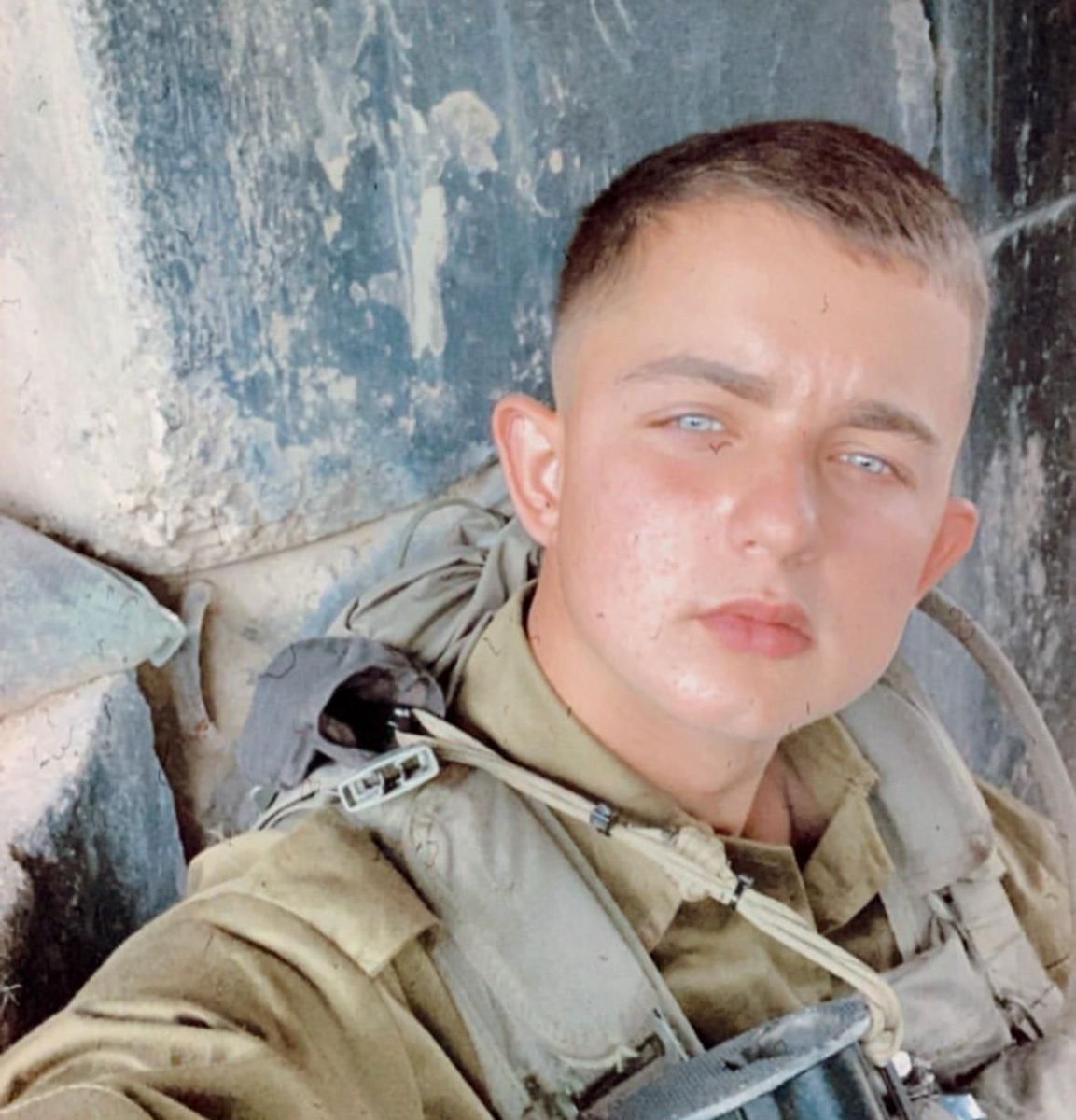 היום לפני שנה הגיבור הזה נפל
המעט שאפשר לעשות זה לזכור אותו
יהי זכרו ברוך

16.11

עידן קינן כהן