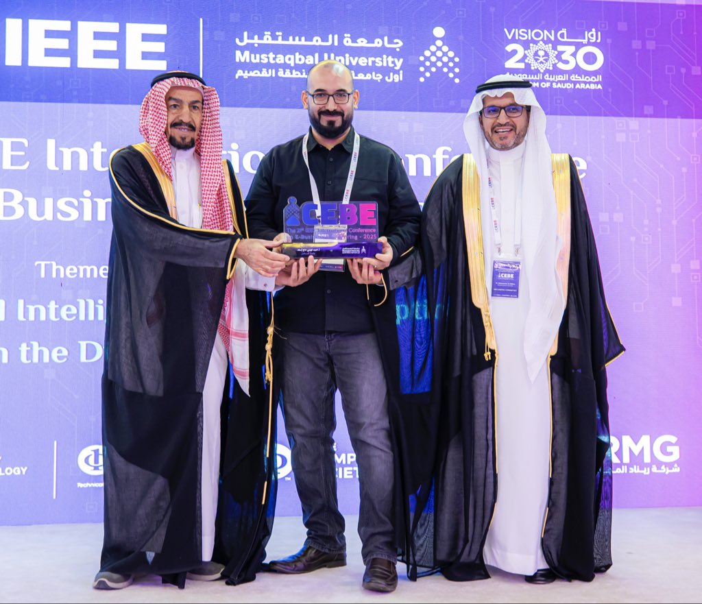 كرّم سعادة رئيس مجلس الأمناء وسعادة رئيس #جامعة_المستقبل أعضاء اللجان التنظيمية والإعلامية للمؤتمر الدولي الحادي والعشرين لهندسة الأعمال الرقمية: سعادة د. سليم بن صالح السليم، وسعادة د. هشام بن عبدالكريم المشيقح، وسعادة أ.د. سالم بن صالح الخلف، وسعادة أ. أحمد فهمي، تقديرًا