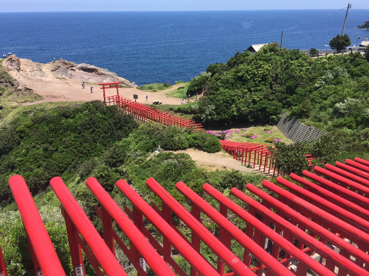 🧚紺の海原に に映える元乃隅神社⛩️🧚 鳥居の⛩️向こうは海🌊