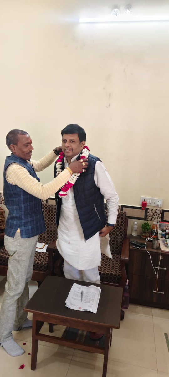 Bambalal_BJP's tweet photo. “आज रविवार के पावन दिन जनता दर्शन कार्यालय सफीपुर पर लोगों की समस्याओं को सुनकर उनके त्वरित समाधान हेतु समर्पित प्रयास किया। जनसेवा ही हमारा संकल्प है, जनविश्वास ही हमारी शक्ति।”
#JanataDarshan #Safipur #JanSeva #PublicService #SundayConnect https://t.co/XEeJEAJtLS