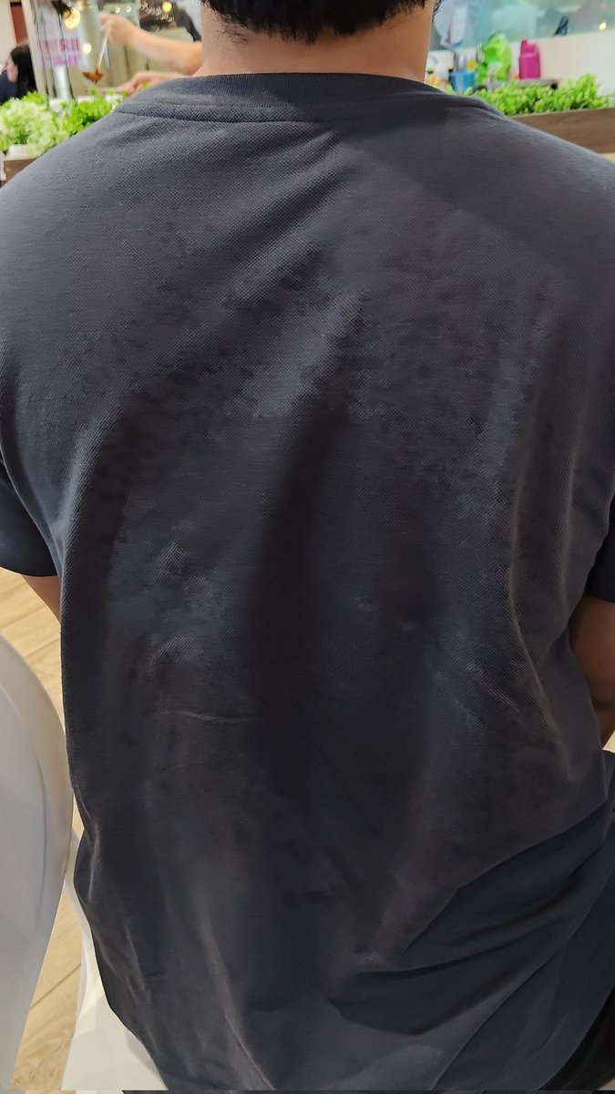 thebigbadvrix's tweet image. the number of people asking me online &quot;how are you?&quot; is quite alarming. In response, here&apos;s me taking a pic of some random guy&apos;s back. enjoy!