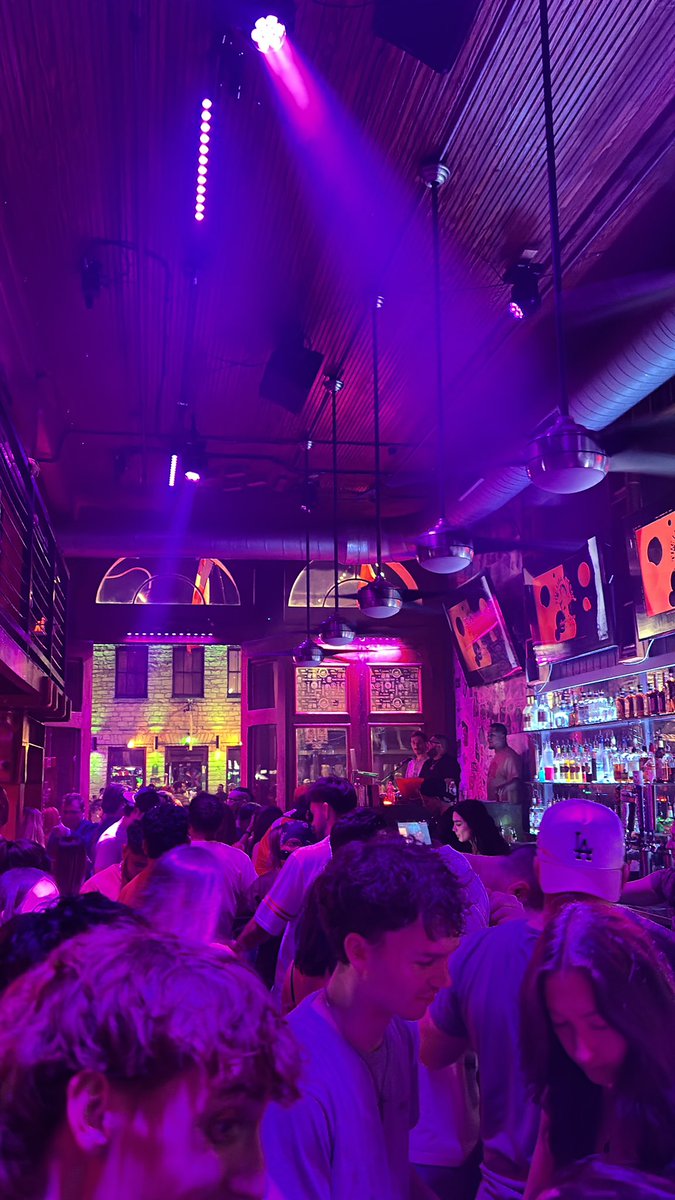 _uncleAndrew_'s tweet image. How many of them know I have 138 followers #weupnow