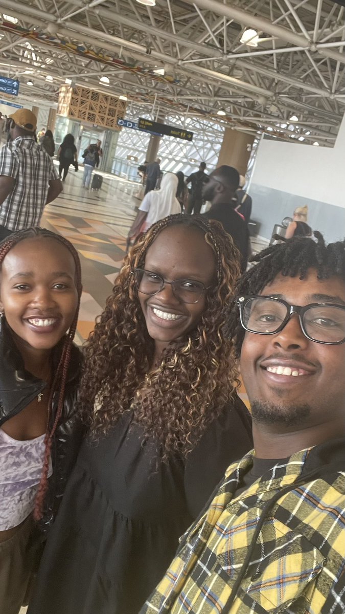 dagimbuilds's tweet image. Heading to @EFDevcon with @m3av3 and @gathoni_zarah, see you in 16 hrs 😭