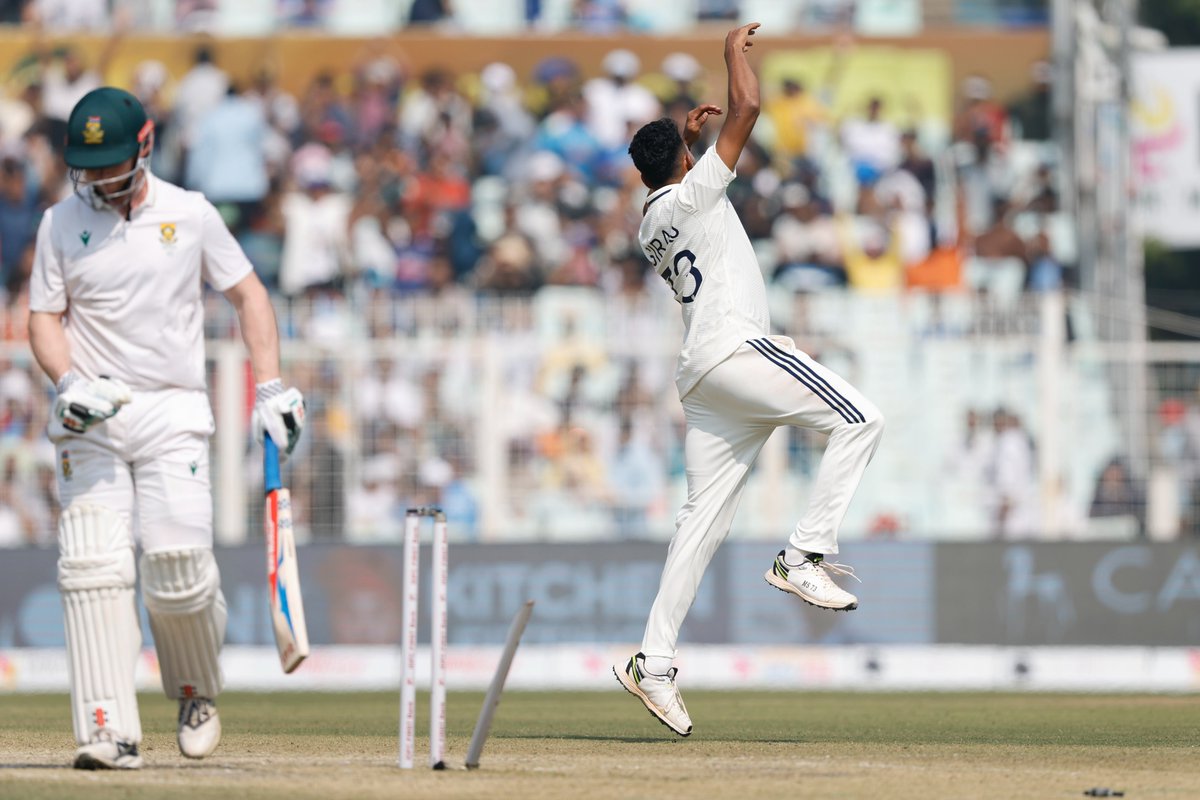 BCCI's tweet image. 📸📸

Always a delight to watch Mohd. Siraj in his element 👌

Scorecard ▶️bit.ly/INDvSA-1stTEST…   

#TeamIndia | #INDvSA | @IDFCFIRSTBank | @mdsirajofficial