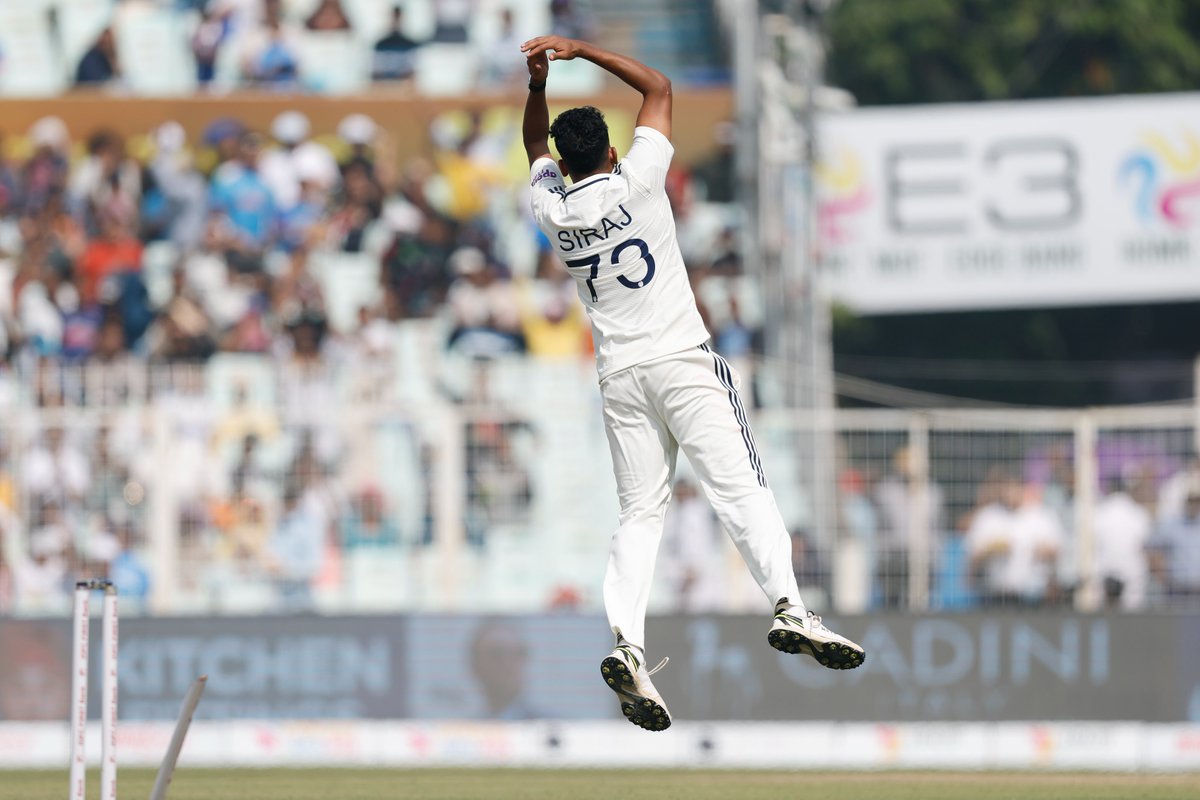 BCCI's tweet image. 📸📸

Always a delight to watch Mohd. Siraj in his element 👌

Scorecard ▶️bit.ly/INDvSA-1stTEST…   

#TeamIndia | #INDvSA | @IDFCFIRSTBank | @mdsirajofficial