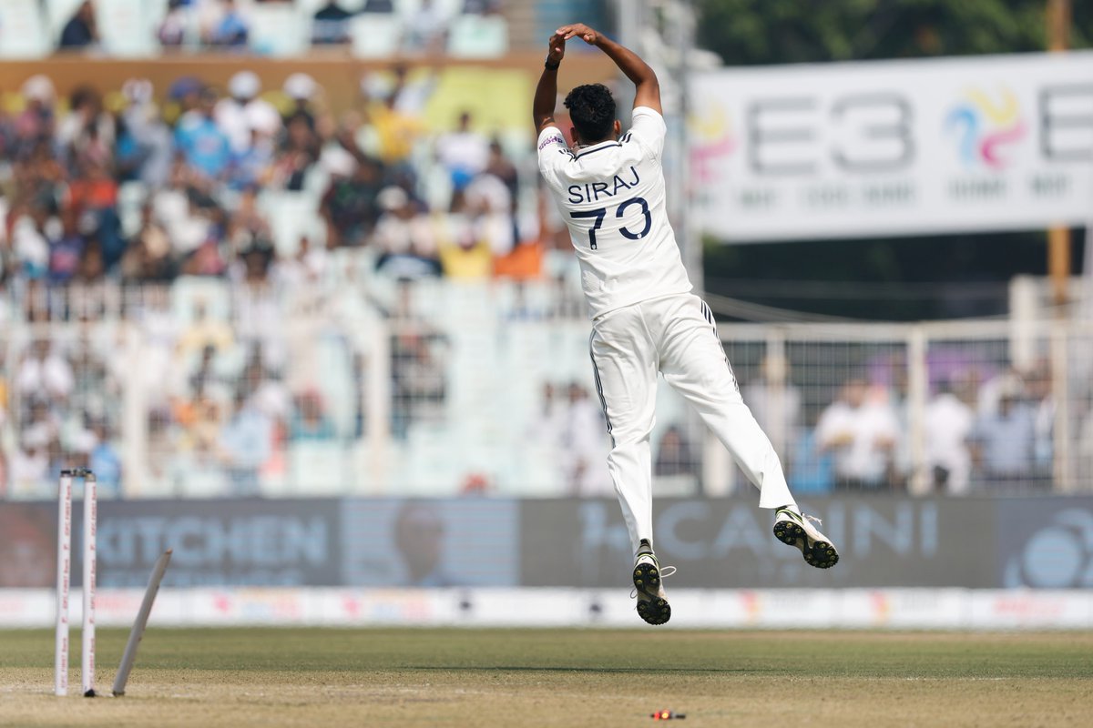 BCCI's tweet image. 📸📸

Always a delight to watch Mohd. Siraj in his element 👌

Scorecard ▶️bit.ly/INDvSA-1stTEST…   

#TeamIndia | #INDvSA | @IDFCFIRSTBank | @mdsirajofficial