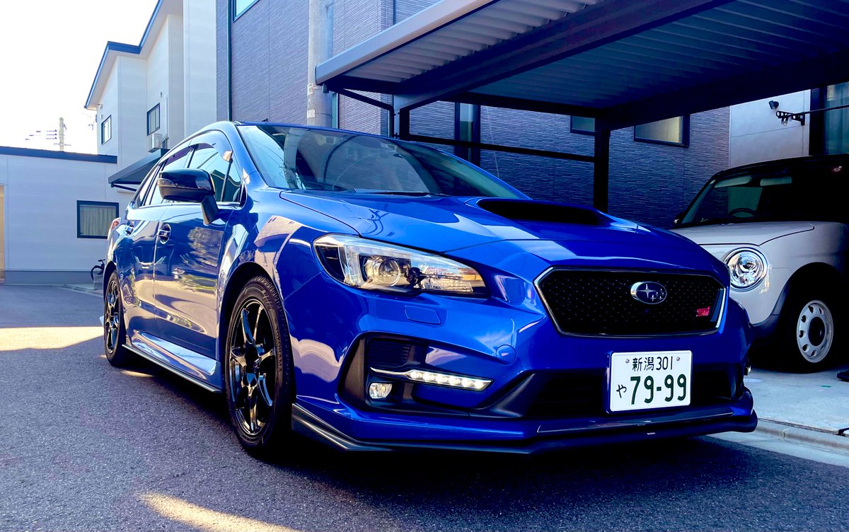 晴れていたので冬タイヤへ交換

ホイール新調しました。
WedsSport　SA-75R 7.5j +45
やっぱ黒ホイールええわぁ

ブラセレだから冬も黒系ホイールで🛞

#レヴォーグ
#WedsSport