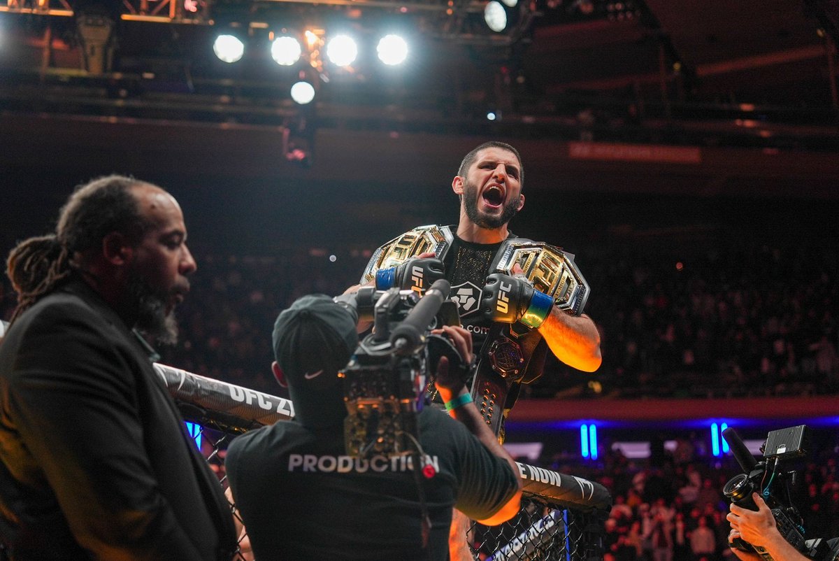 itzDonAy's tweet image. New Welterweight champion 
Tied most win streak in the UFC 
Double champion 
Pound for pound number 1