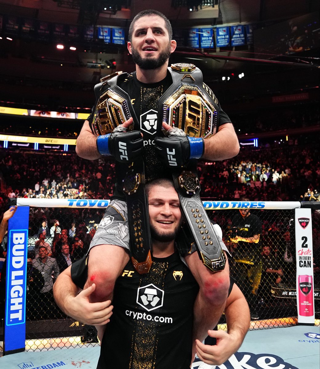 What a scene 👏 #UFC322