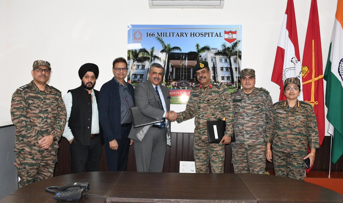 prodefencejammu's tweet image. 🇮🇳🩺 #IndianArmy 
#CombatReady 
#NationFirst

📑🤝 In a major boost to combat medical readiness, 166 Military Hospital has signed an MoU with Acharya Shri Chander Medical College, #Jammu. This partnership ensures critical care, specialist support &amp;amp; rapid-response medical services…