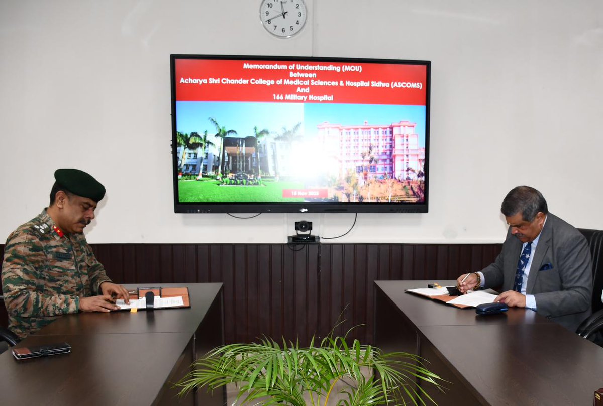 prodefencejammu's tweet image. 🇮🇳🩺 #IndianArmy 
#CombatReady 
#NationFirst

📑🤝 In a major boost to combat medical readiness, 166 Military Hospital has signed an MoU with Acharya Shri Chander Medical College, #Jammu. This partnership ensures critical care, specialist support &amp;amp; rapid-response medical services…