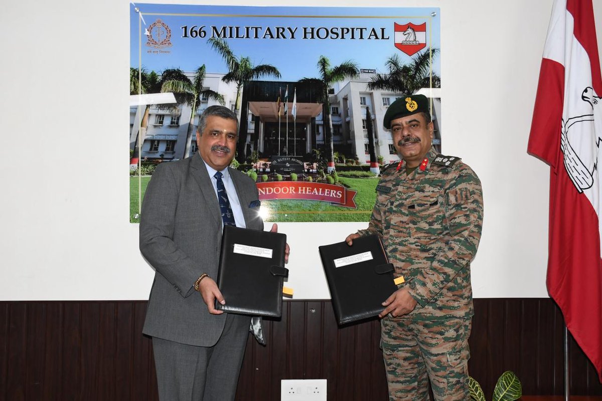 prodefencejammu's tweet image. 🇮🇳🩺 #IndianArmy 
#CombatReady 
#NationFirst

📑🤝 In a major boost to combat medical readiness, 166 Military Hospital has signed an MoU with Acharya Shri Chander Medical College, #Jammu. This partnership ensures critical care, specialist support &amp;amp; rapid-response medical services…
