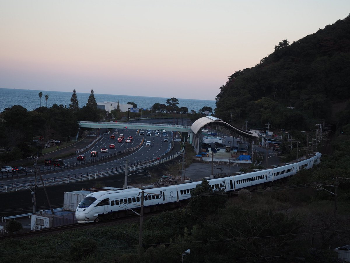 九州の特急…カッコ良かった

紅葉も綺麗で温泉も気持ち良かったし、最高の休日でした