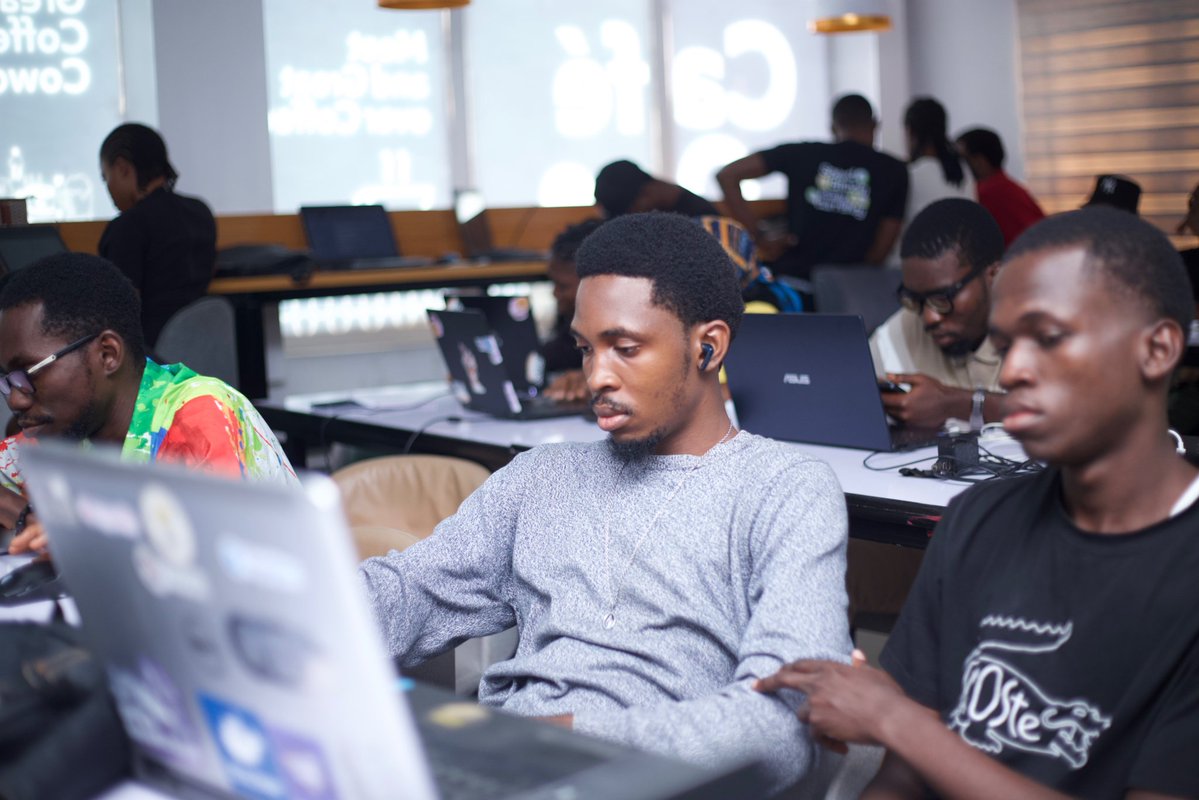 Uli_Boy1's tweet image. 🧵 My Experience at the African Free Routing Uyo Lightning Bootcamp 🇳🇬⚡