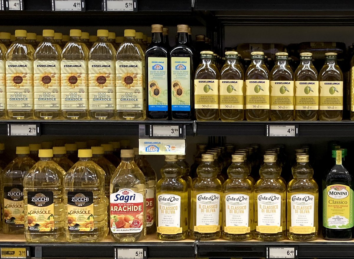 ReciklerkoCans's tweet photo. Shelf filled with cooking oils and olive oils in supermarket.
https://t.co/U9D7lW9e83
#CookingOil #OliveOil #Oil #Aisle #Supermarket #Shelf #GroceryStore #Kitchen #Food
#DanteOlio #Coricelli #Monini #DeCecco #Sasso #Bertolli #Esselunga #Zucchi #Sagri #Arachide #OlioDiOliva https://t.co/mTuBtajwK2