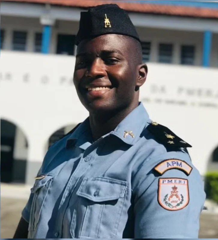 Policial negro é morto por criminosos no Rio de Janeiro. Ele deixa esposa e uma filha de três anos.

Não veremos nenhum artista, nenhum político de esquerda, nem os direitos humanos oferecendo sequer condolências à família do policial Jonathan.

NEM TODA VIDA NEGRA IMPORTA.