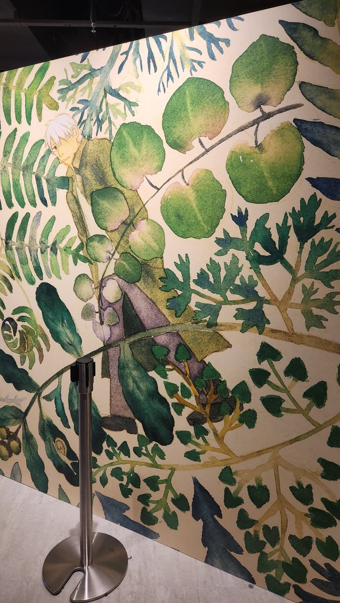 滑り込みで蟲師展に行ってきたー！水彩の滲みとか下書き線とかずっと見ていられそうだった🥰これはどうやってもポールが映り込むギンコ笑