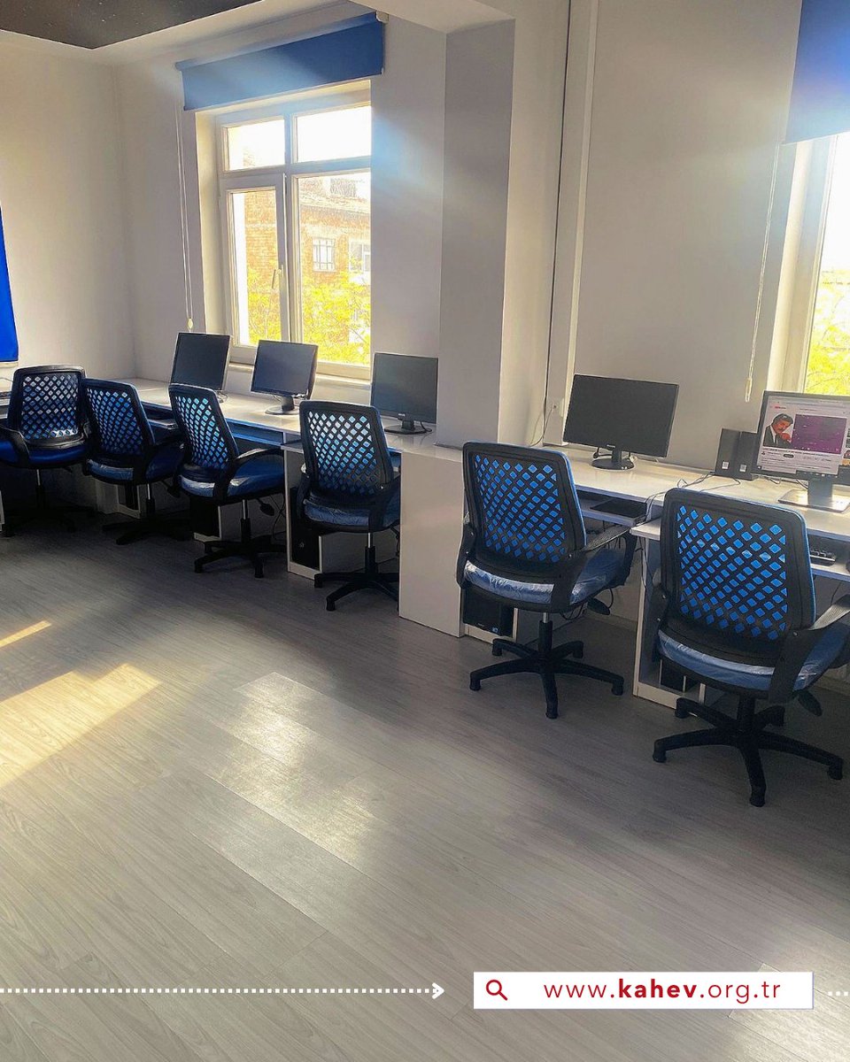 KAHEV olarak Çorum Sungurlu’da bulunan Habib Güleser Öztaş İlkokulunun bilişim sınıfı için çocuklarımızın  dijital becerilerini geliştirmesi amacıyla donanım malzemeleri desteği sağladık.