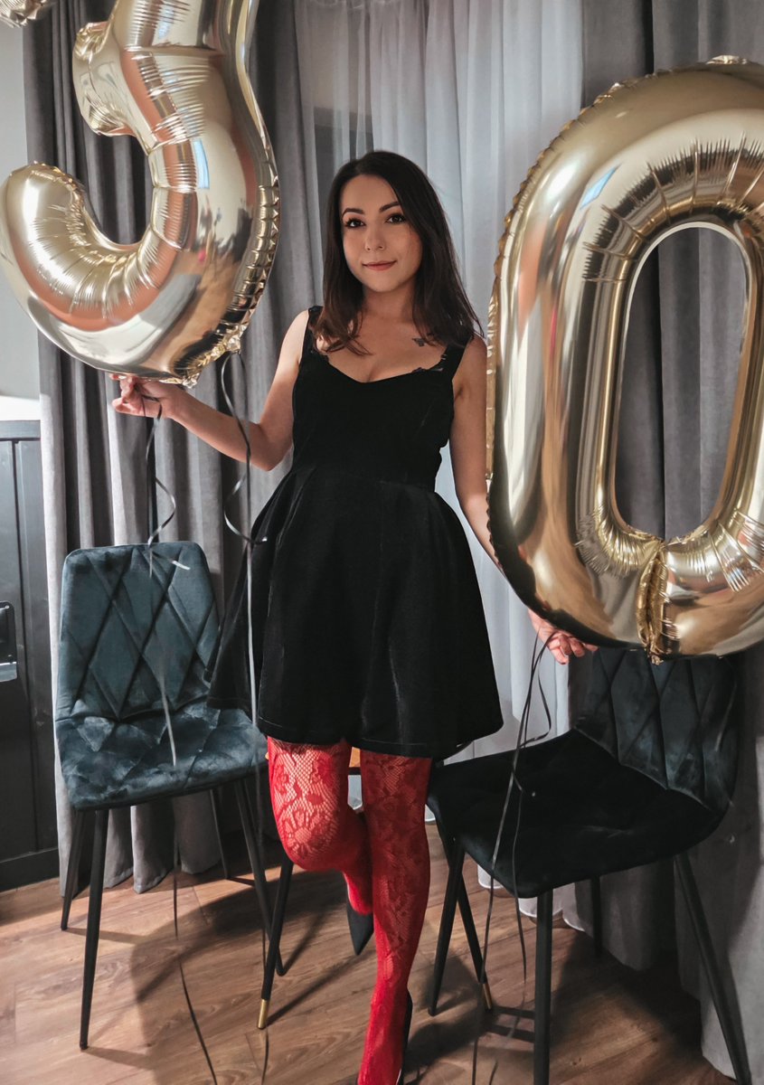 lightiin's tweet photo. Oficjalnie zawitałam w gronie 30-stek. 🎂 https://t.co/Kv3F1Y2mR4