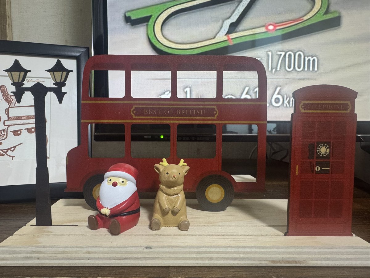 阪急うめだ本店にドールハウスフェア見に行ってきた！！

ミニチュア大好きやから、どれもこれも凄くて興奮した😃

ドールハウス作りたいし、鉄道模型で自分だけの世界を創りたい！

ナチュラルキッチンでロンドンバスとクリスマス買うた🤶🎄