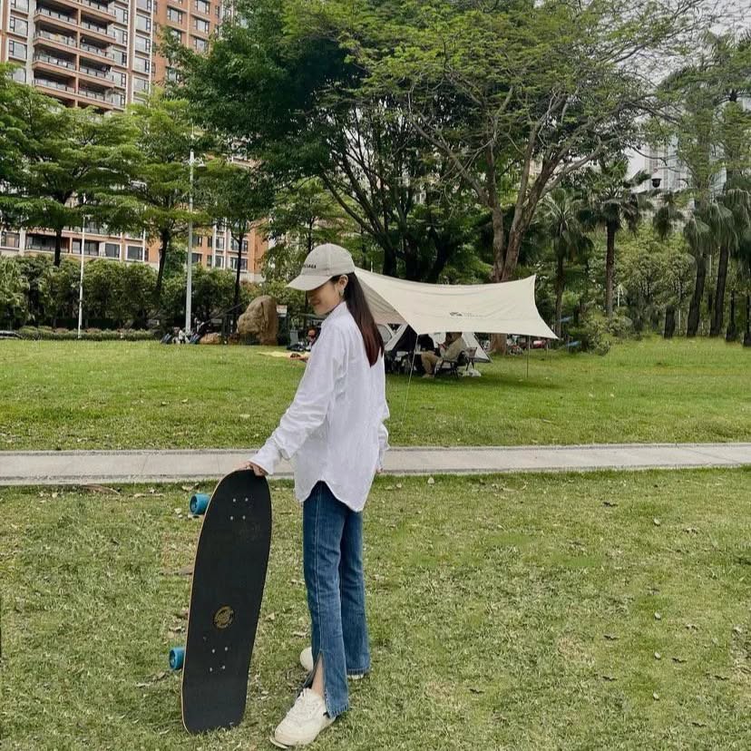 obnlpsrf's tweet image. スケートボードで太陽の光と新鮮な空気を満喫しながら、屋外で涼しい一日を過ごしています😊