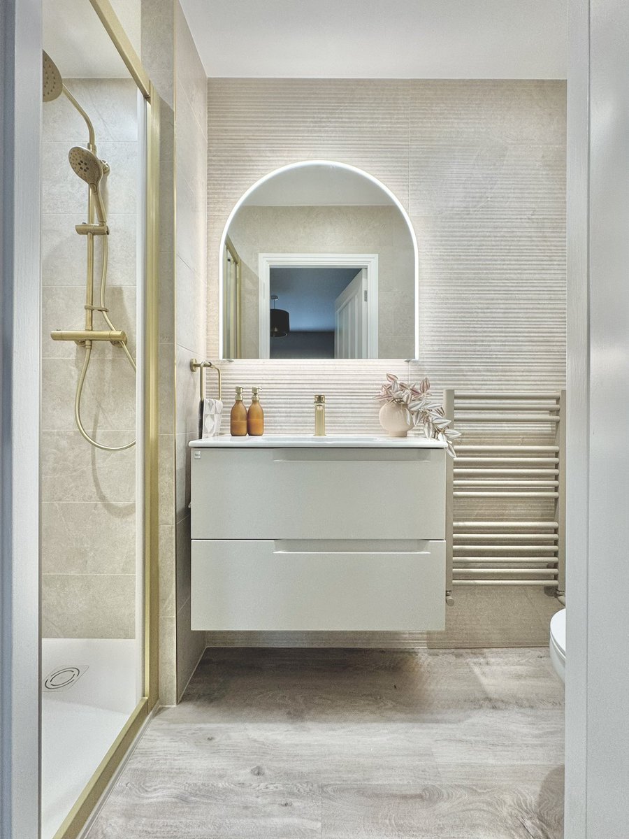 TheTapEndDesign's tweet image. Same mirror, two different projects, two different sizes - which do you prefer wide arch or tall and skinny arch? #BathroomMirror #ArchMirror