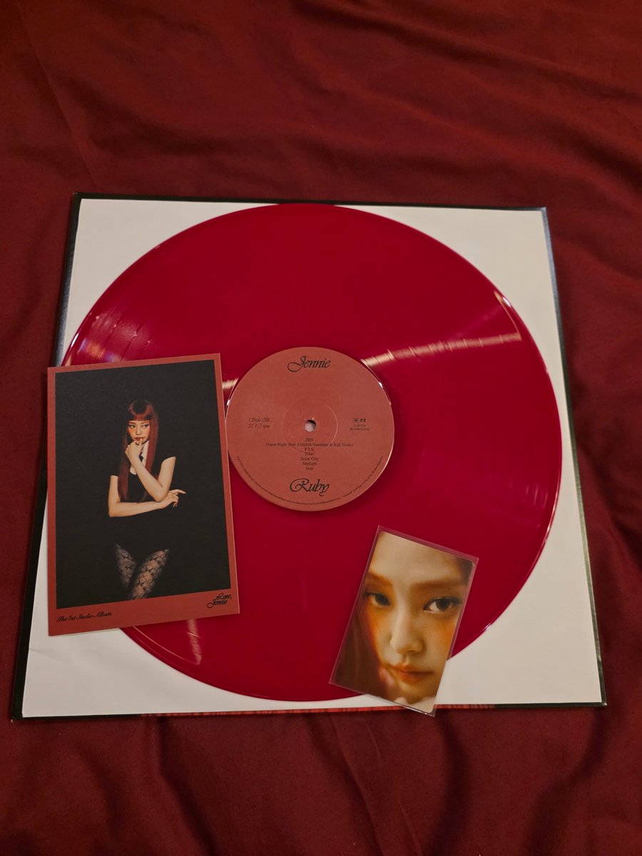 N_TaraNagelina's tweet image. My RUBY vinyl is finally here!!!🥹❤️🖤

#JENNIE #Ruby