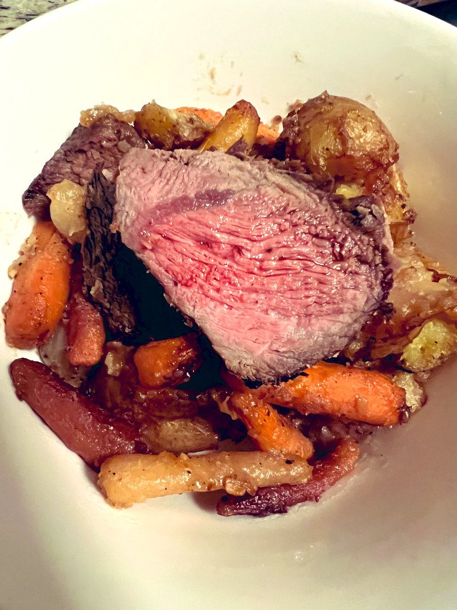 LeighTobes's tweet image. He made a roast while I was at work Friday night:) 🍽️ carrots/potatoes/pearl onion/garlic 🧄 #homecooked 🥕🥔🧅 #familydinners🫶