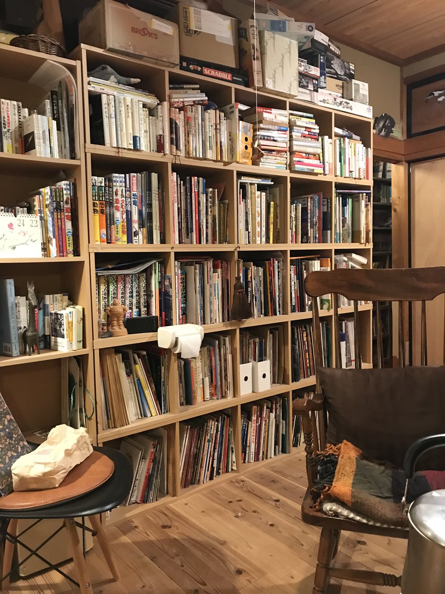 好きな格言に「本は買って読め、家は借りて住め」がある。
それをうすめたウチの家訓は「野菜と本はいくらでも買って良い」であり、そのため私も相方も欲しい本はすぐに買う（時々かぶる）。明日死んでもその本が私の手の中にある方がいい。