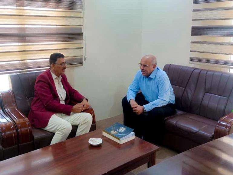 الكثيري يبحث تنسيق الجهود مع مكتب الشؤون الاجتماعية بساحل حضرموت

الأحد ١٦ نوفمبر ٢٠٢٥

التقى الأستاذ علي عبدالله الكثيري، رئيس الجمعية الوطنية للمجلس الانتقالي الجنوبي، اليوم الأحد بمدينة المكلا، بالأستاذ أحمد سالم باظروس، مدير عام مكتب الشؤون الاجتماعية والعمل بساحل حضرموت.