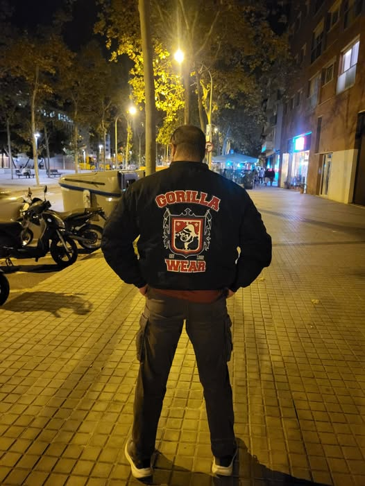 joansegurasoler's tweet photo. Passejant per Barcelona. Avui toca tranquilitat 
@gorillawear https://t.co/OOHSxp32tx