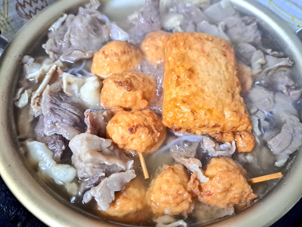 FM4405815578644's tweet image. おでんをお待ちの皆様、お待たせ致しました(*'-')ﾉ🍢💛
うちは牛スジ肉をたくさん入れるおでんです👍🏻
好きなだけ(∩´｡•ω•)⊃  どぞどぞ~♪🍢🍢🍢
車、何かヤンキーみたいになったな💦😅
写真では分かりづらですが、赤はイカリング型のライトで、実際見るとカッコイイんですよ✨

 #おでん
 #車弄り