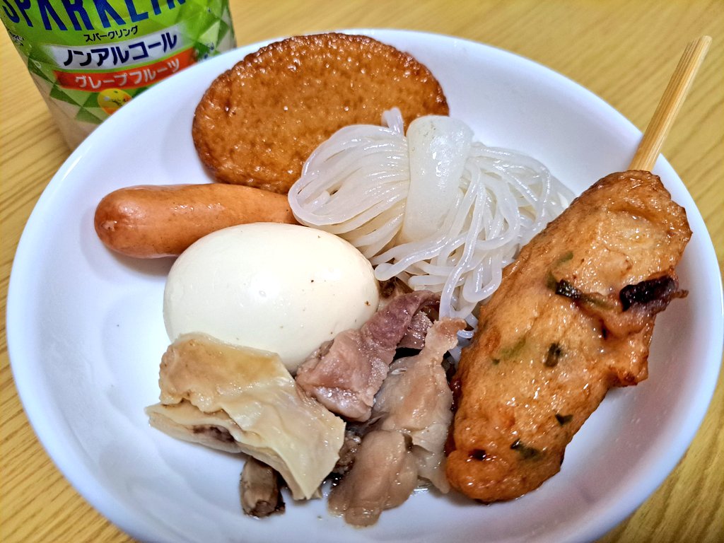 FM4405815578644's tweet image. おでんをお待ちの皆様、お待たせ致しました(*'-')ﾉ🍢💛
うちは牛スジ肉をたくさん入れるおでんです👍🏻
好きなだけ(∩´｡•ω•)⊃  どぞどぞ~♪🍢🍢🍢
車、何かヤンキーみたいになったな💦😅
写真では分かりづらですが、赤はイカリング型のライトで、実際見るとカッコイイんですよ✨

 #おでん
 #車弄り
