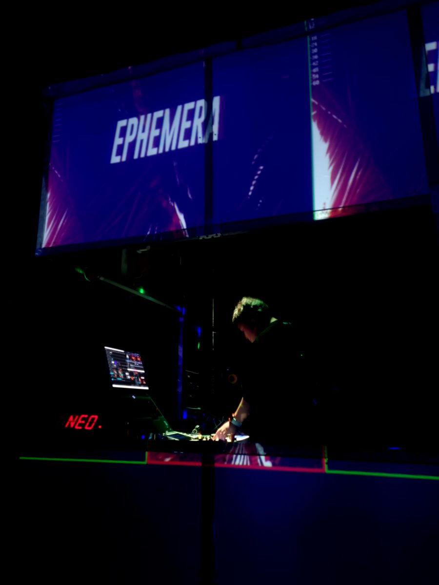 ephemerahan's tweet image. #술마니 #SULMANI

술마니 2025에서 두번째 순서 디제이를 맡았던 EPHEMERA(에피메라)입니다.

남들보다 가방끈이 짧은 만큼 진짜 최선을 다해서 준비하고 말아드렸는데, 그 시간 가운데 함께 해주시고 즐겨 주심에 진심으로 감사드립니다. 

* 당시 틀었던 세트리스트도 함께 올려드립니다.