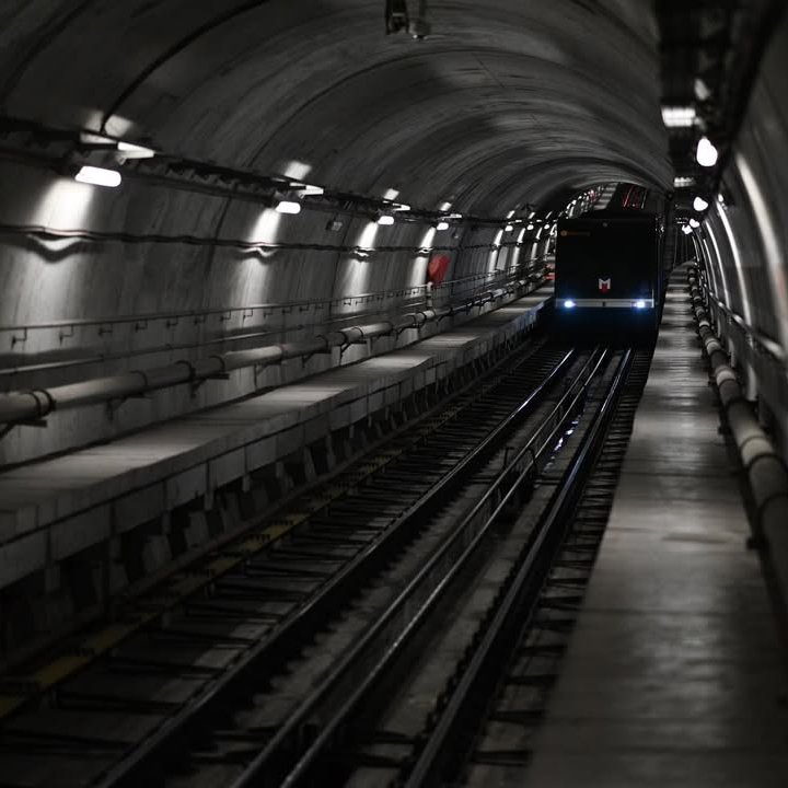 💥 Türkiye genelindeki tüm metro tünelleri, olağanüstü durumlarda sığınak olarak kullanılacak.