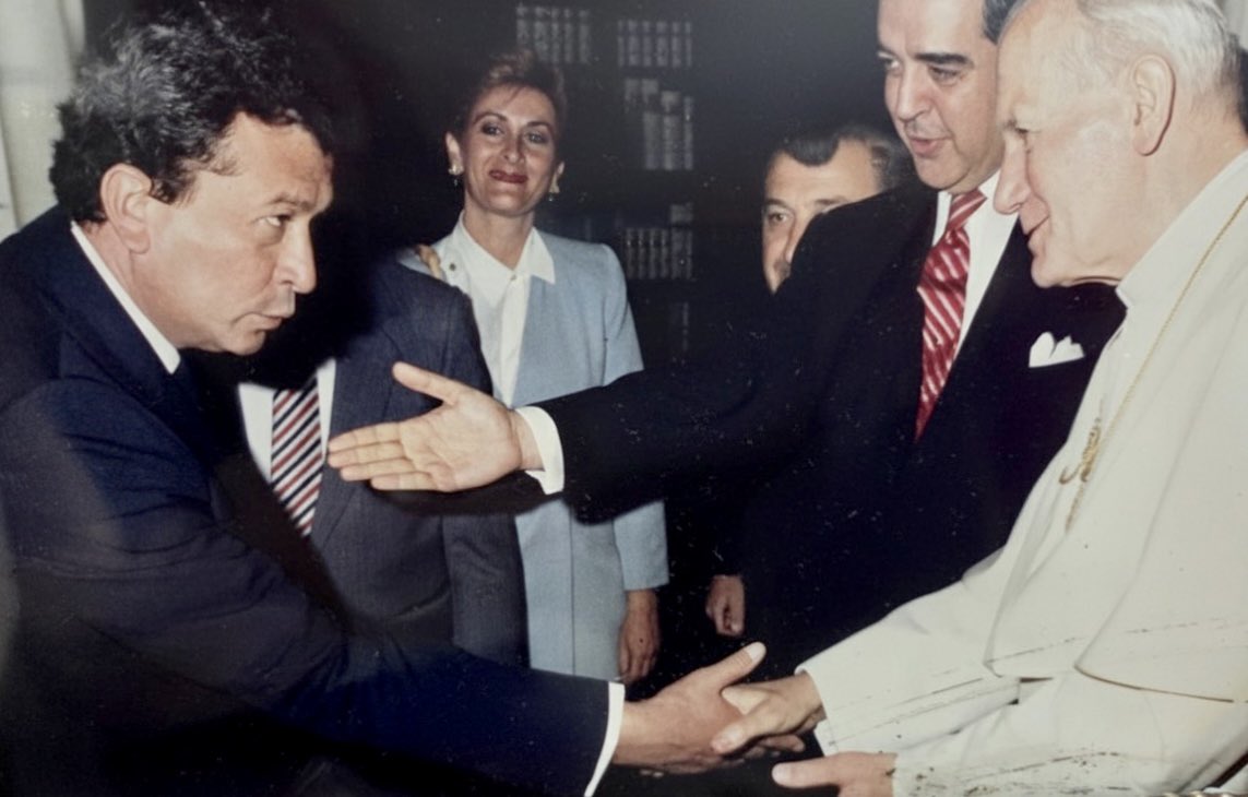 La inesperada partida de Julio César Moreno León el pasado 27 de octubre nos deja sin una voz lúcida y un amigo leal, de análisis agudo y fervor venezolanista. 

Compartimos la hermosa semblanza que le dedica <a href="/gehardcartay/">Gehard Cartay Ramírez</a>:

🔗 resumente.com/Gehard-Cartay-…

#VenezuelaCivil