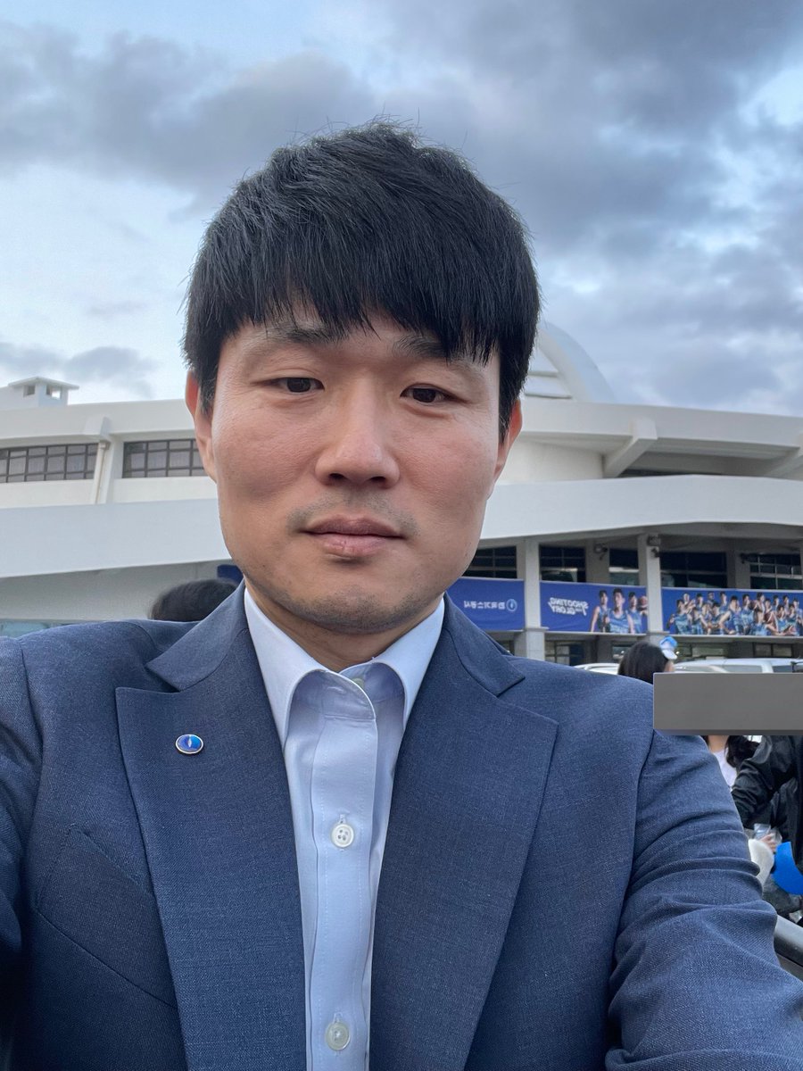 우혁이한테셀카받아냇는데 iseenodifference