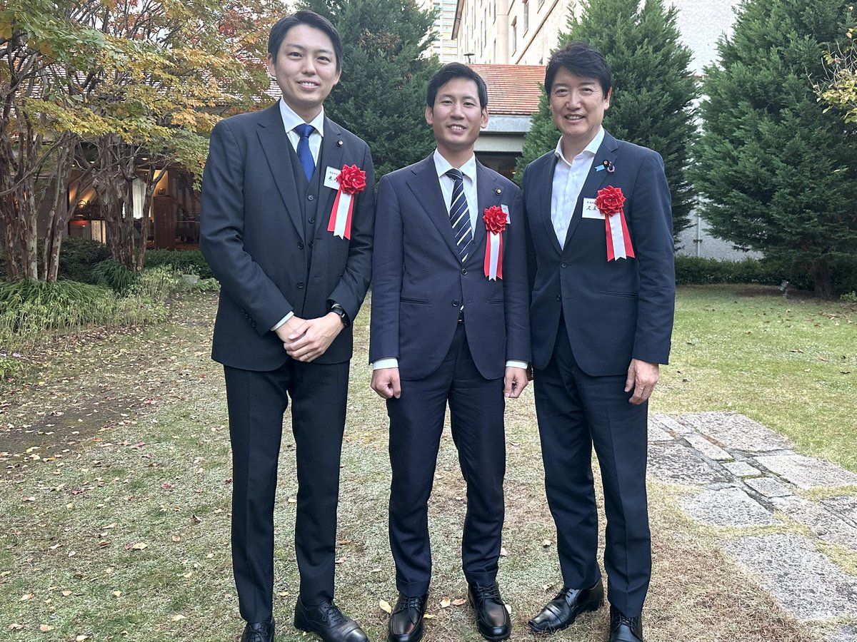 足立康史 tweet media