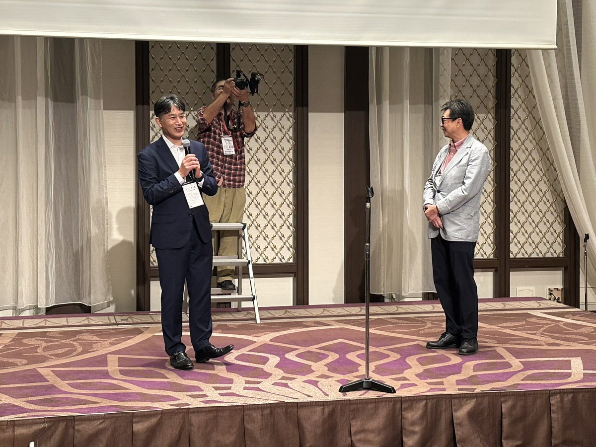 足立康史 tweet media