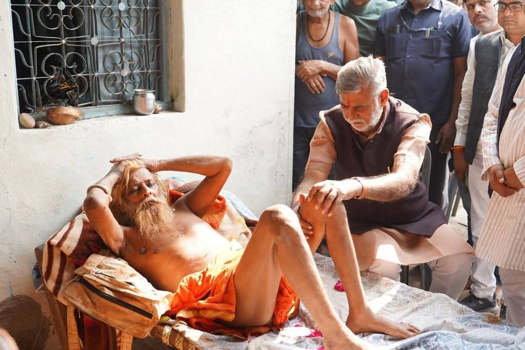 DevendraSinghMP's tweet image. भिण्ड प्रवास पर पधारे जिले के प्रभारी मंत्री
माननीय श्री @prahladspatel जी के साथ
नगर पंचायत मौ में पूज्य परमहंस श्री सीताराम महाराज जी के दर्शन करने का सौभाग्य प्राप्त हुआ।

#PrahladSinghPatel #BJP4Bhind #DevendraNarwariya 

@BJP4MP @BJP4Bhind2