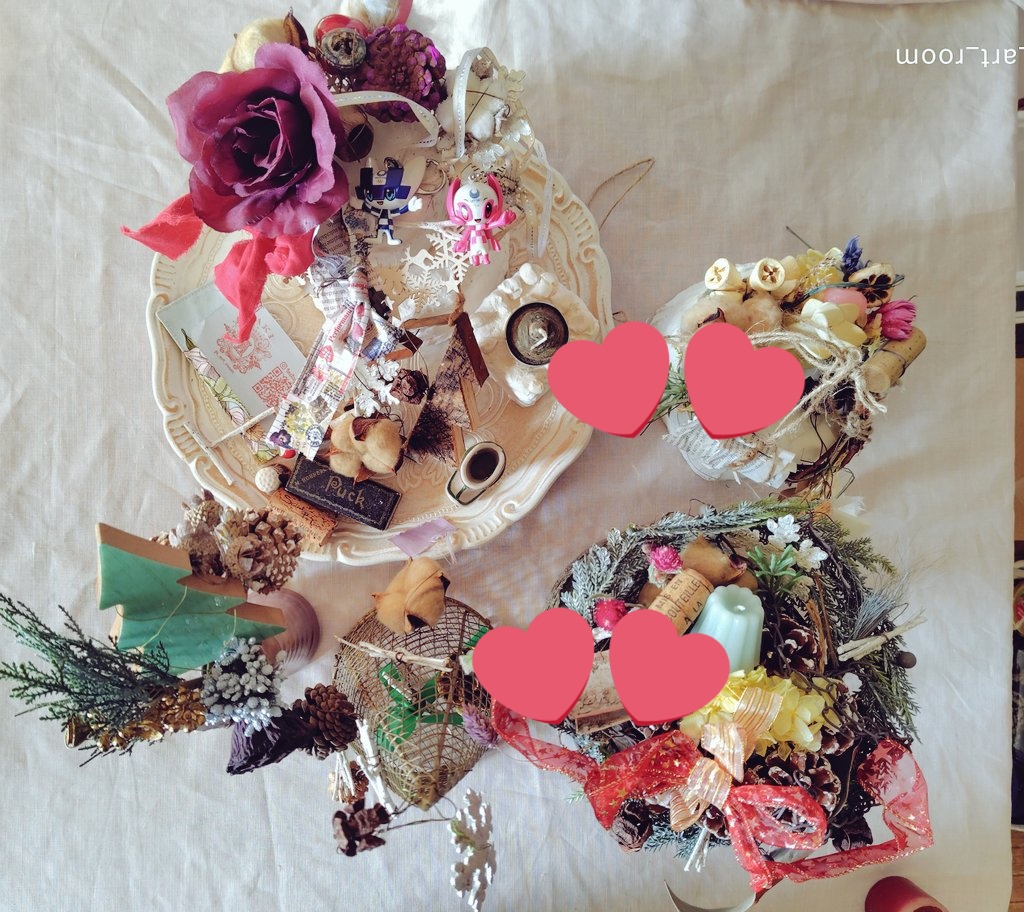 zmlNXvZHGrzKqmG's tweet photo. やっとお部屋のディスプレイを冬用にし
クリスマスアレンジメントを作りました🩷🎄
#ミライトワ #ソメイティ #ミラソメ存続希望 #ミラソメフラワーアート #月桂樹の実 #ドライレモン
#fleurs #ドライフラワーのある暮らし #aesthetic #wreath #mystudio #クリスマスフラワーアレンジメント https://t.co/j1zqqq5yTG