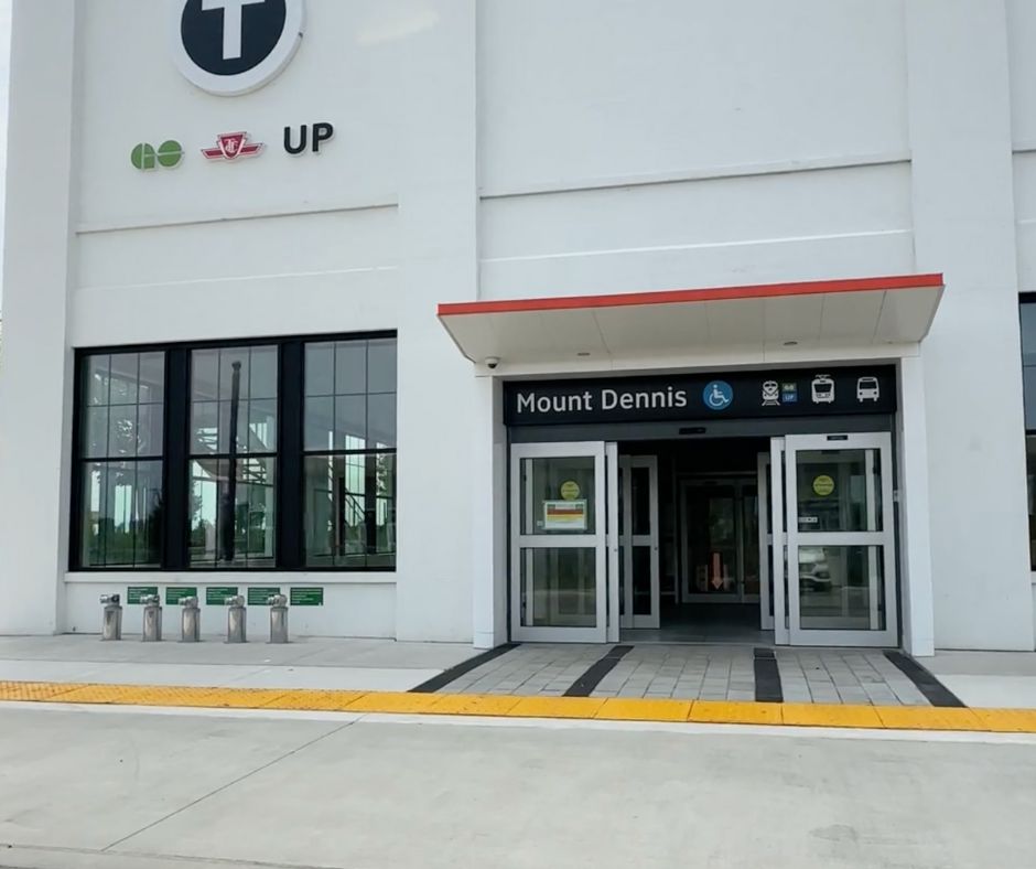 GOtransit's tweet image. The brand new Mount Dennis GO Station is officially open today. 

All existing non-express Kitchener line trips will stop at Mount Dennis GO. Customers will be able to travel to Union Station in only 16 minutes from Mount Dennis. 

Learn more: gotransit.com/mountdennis