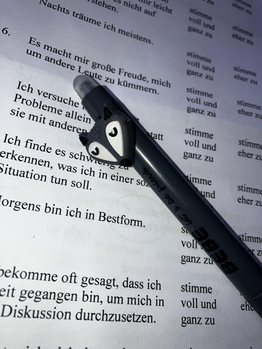Autismus Fragebogen ausfüllen. 

Mit Waschbär Stift \o/