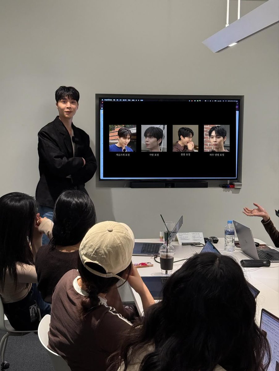 jsuhismyproblem's tweet photo. imagine finding out your bias is actually your boss at work https://t.co/vrJ5qOiplo