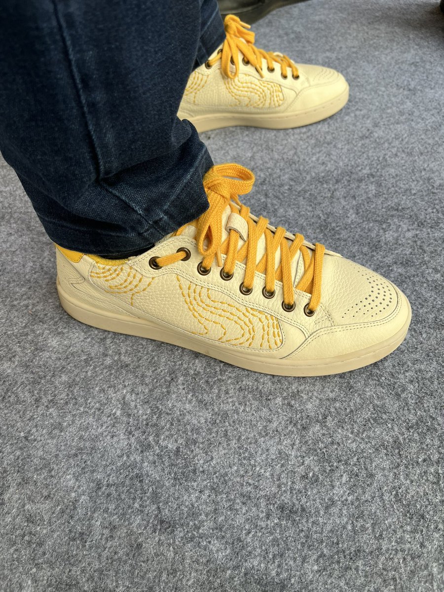 Gully labs-ing around