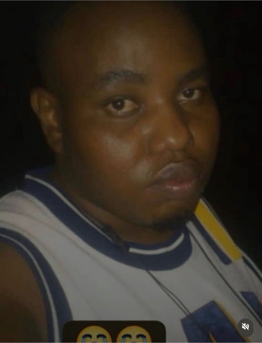 Huyu nae alipigwa risasi Oktoba 30 usiku maeneo ya Salasala Mbezi beach.

Polisi wakabeba mwili wake na kuondoka nao, ndugu walizunguka mochwari zote bila mafanikio.

Jana kwenye ile video ya Mwananyamala baada ya kuzoom wakafanikiwa kuona mwili wa ndugu yao halafu <a href="/wizara_afyatz/">Wizara ya Afya Tanzania 🇹🇿</a>