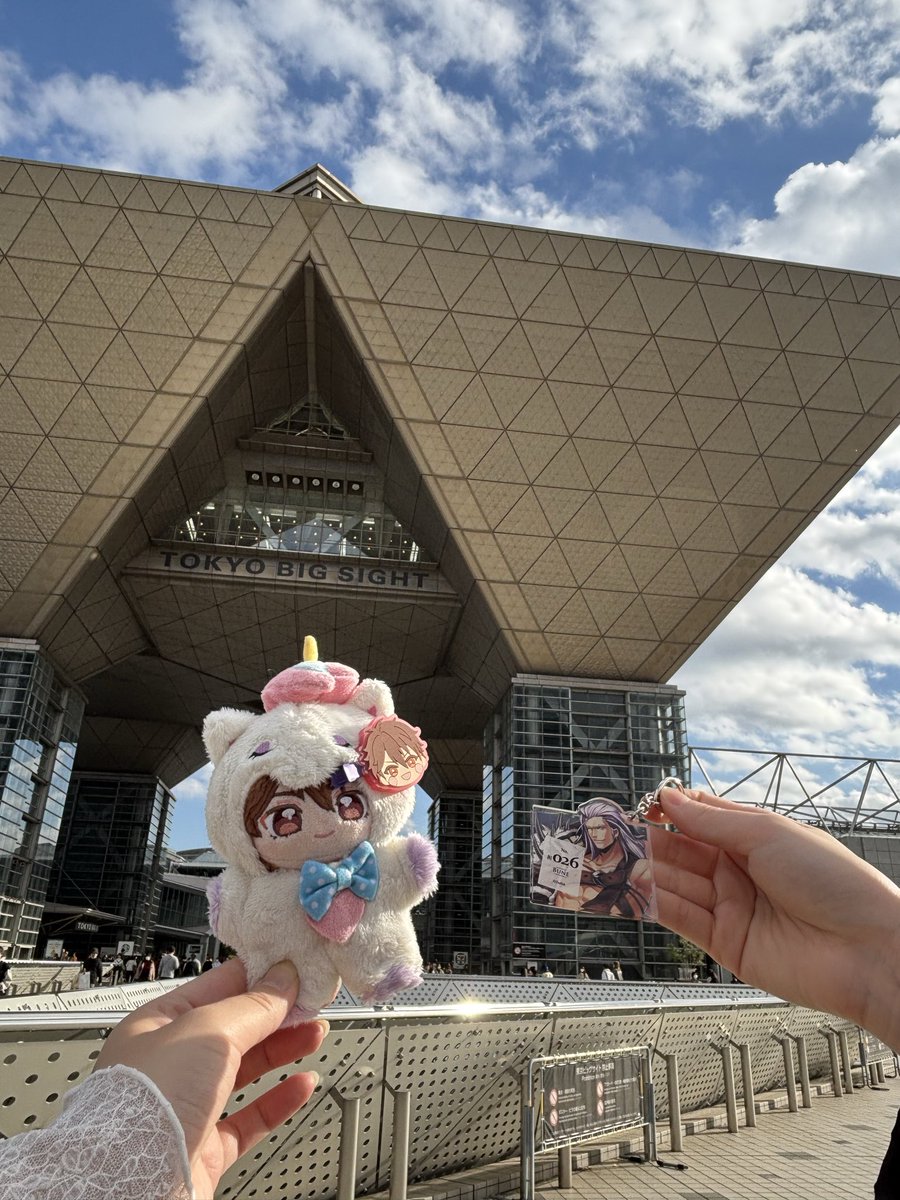 とても楽しい一日でした！！売り子してくれた友人の推しブネくんと思い出の1枚。ありがとうございました