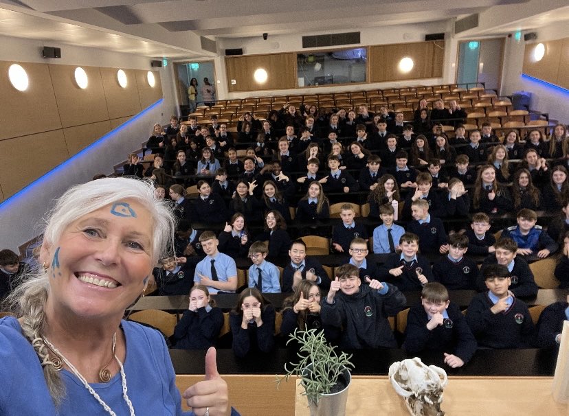 Pres_Carlow's tweet image. Our wonderful #Science teachers accompanied their @Pres_Carlow First Year classes to SETU Carlow on Thursday to meet with @scientificsue for a creative and informative show on the ‚Chemistry of the Celts‘ as part of Science week. #scienceweek #scienceisfun @CeistTrust